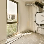 Un VMC installé contre un mur